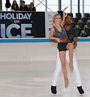 Preview "Time" von Holiday on Ice in der Olympia Eislaufhalle mit Annette Dytrt und Yannick Bonheur (©Foto: Martin Schmitz)